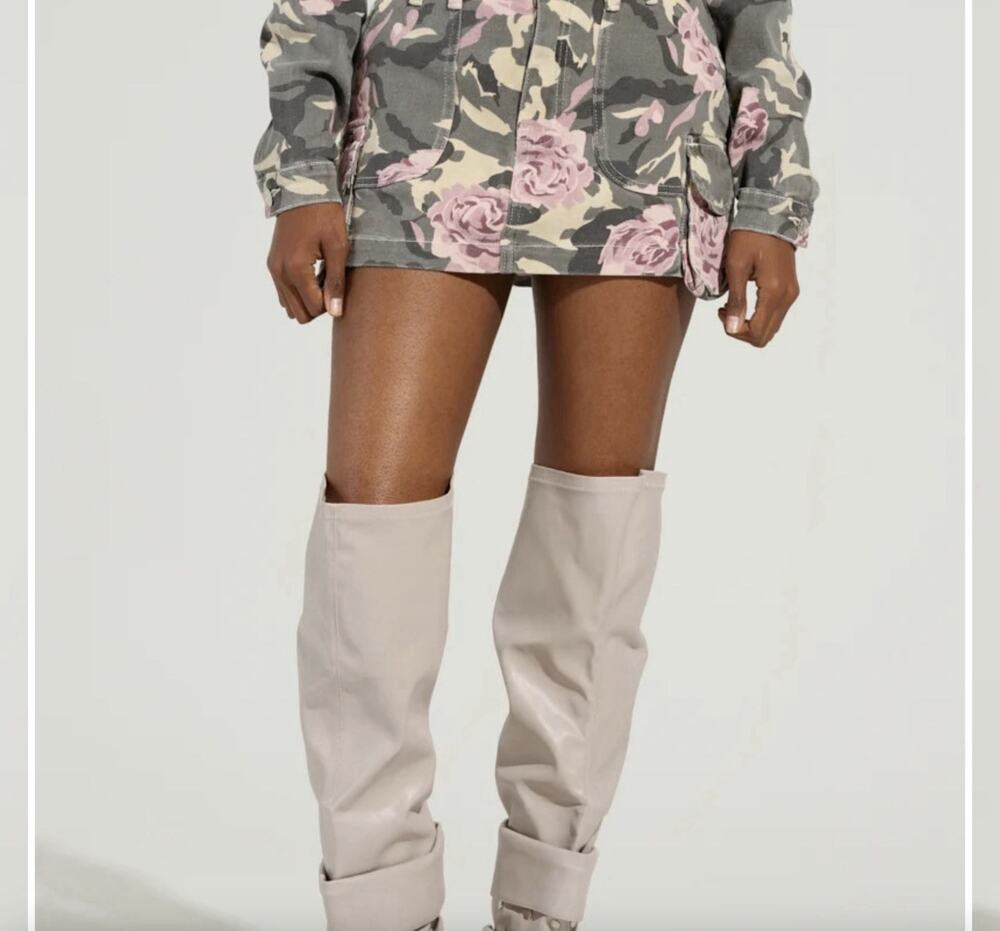 AKIRA Flower Child Mini Skirt Women’s Large Camo Pink Rose Floral Y2K Edgy